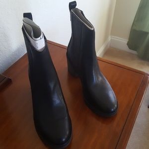 Ugg  Camden boots